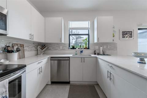 561 NW 204th St, Miami Gardens FL - photo 17 of 46