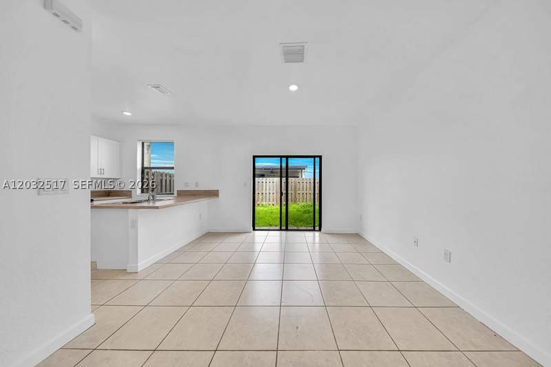 3 bedroom Townhouse at 23130 SW 127th Ct, D & B Subdivision, Miami — photo 4