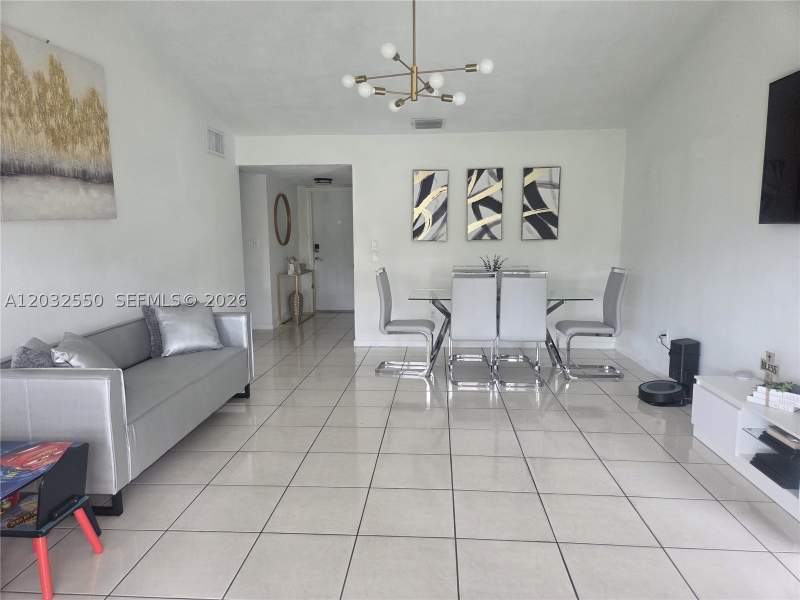 3 bedroom Villa at 11871 SW 123rd Pl, Devon Aire Villas Sec 8, Miami — photo 2