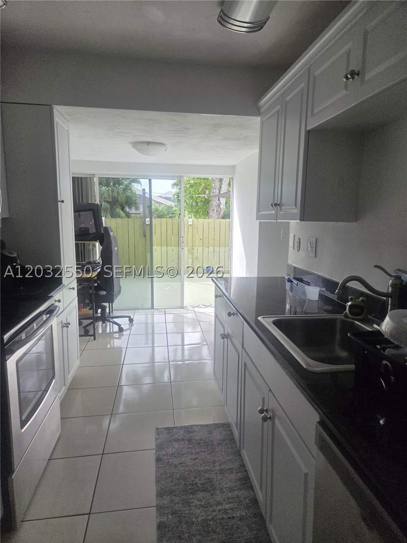 3 bedroom Villa at 11871 SW 123rd Pl, Devon Aire Villas Sec 8, Miami — photo 4