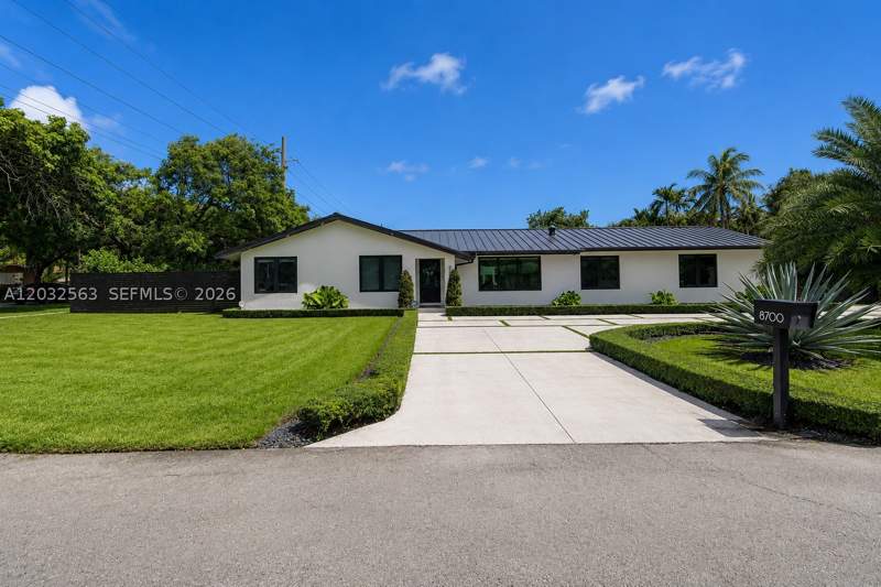 5 bedroom SingleFamilyResidence at 8700 SW 175th St, Pinewood Estates First Ad, Palmetto Bay — photo 2