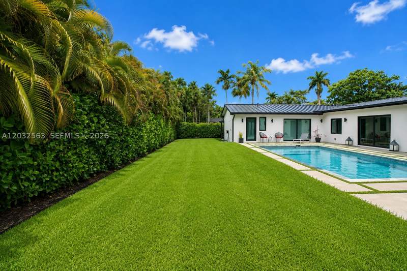 5 bedroom SingleFamilyResidence at 8700 SW 175th St, Pinewood Estates First Ad, Palmetto Bay — photo 3