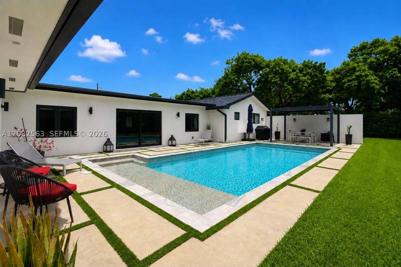 5 bedroom SingleFamilyResidence at 8700 SW 175th St, Pinewood Estates First Ad, Palmetto Bay — photo 4