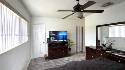 1245 NE 203rd St, Miami FL - photo 15 of 39