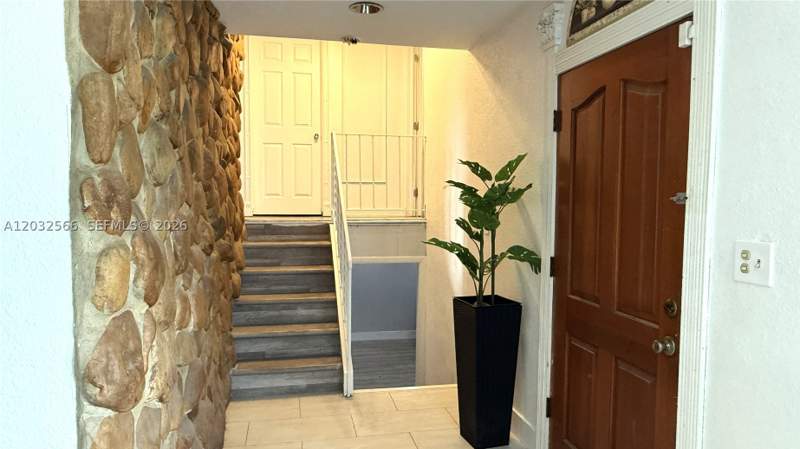 4 bedroom SingleFamilyResidence at 1245 NE 203rd St, Mansionette Homes Sec 2, Miami — photo 2