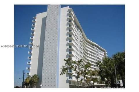 7441 Wayne Ave 2O, Miami Beach FL - photo 12 of 14