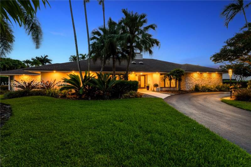 5 bedroom SingleFamilyResidence at 12926 SW 104th Pl, Mango Lane Estates, Miami — photo 2