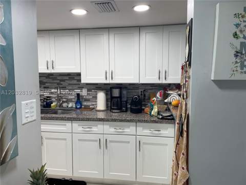 14356 SW 96th Ter, Miami FL - photo 13 of 29