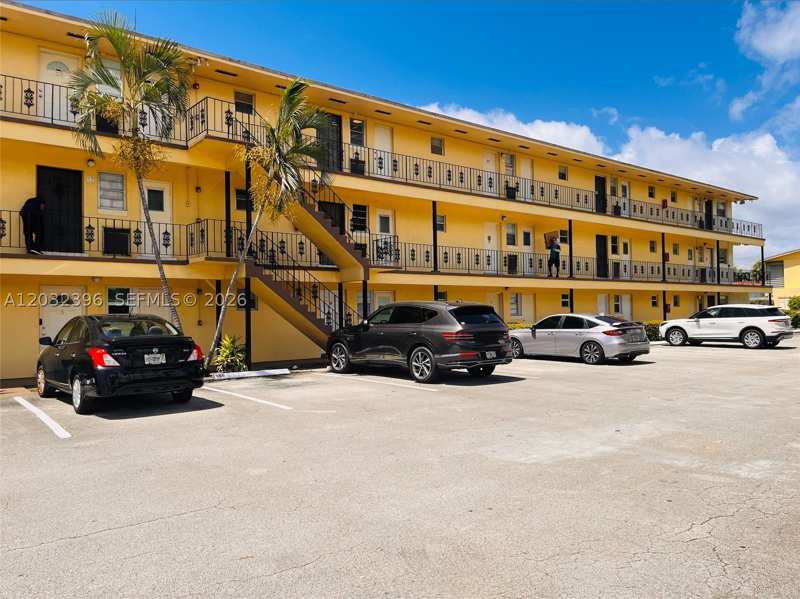 1 bedroom StockCooperative at 2880 NE 203rd St 28B, Biscayne Lake Gdn Bldg B, Aventura — photo 1