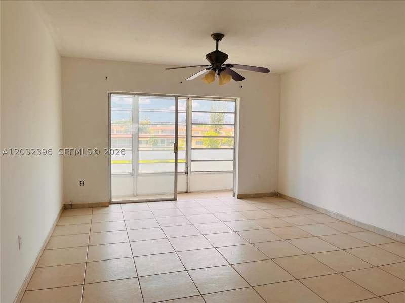 1 bedroom StockCooperative at 2880 NE 203rd St 28B, Biscayne Lake Gdn Bldg B, Aventura — photo 4