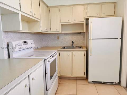 2880 NE 203rd St 28B, Aventura FL - photo 8 of 12