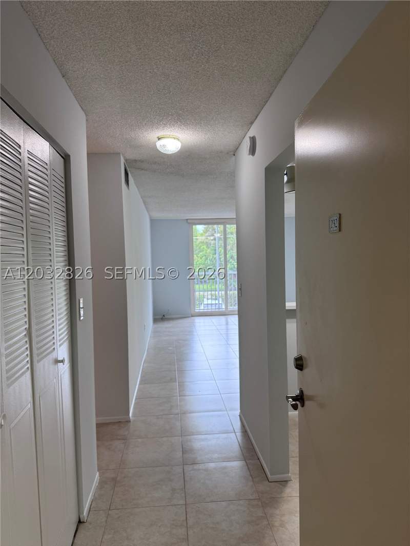 1 bedroom Condominium at 16950 W Dixie Hwy A232 Hwy 232, Woodside Apts Condo, North Miami Beach — photo 2