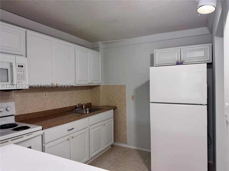 1 bedroom Condominium at 16950 W Dixie Hwy A232 Hwy 232, Woodside Apts Condo, North Miami Beach — photo 3