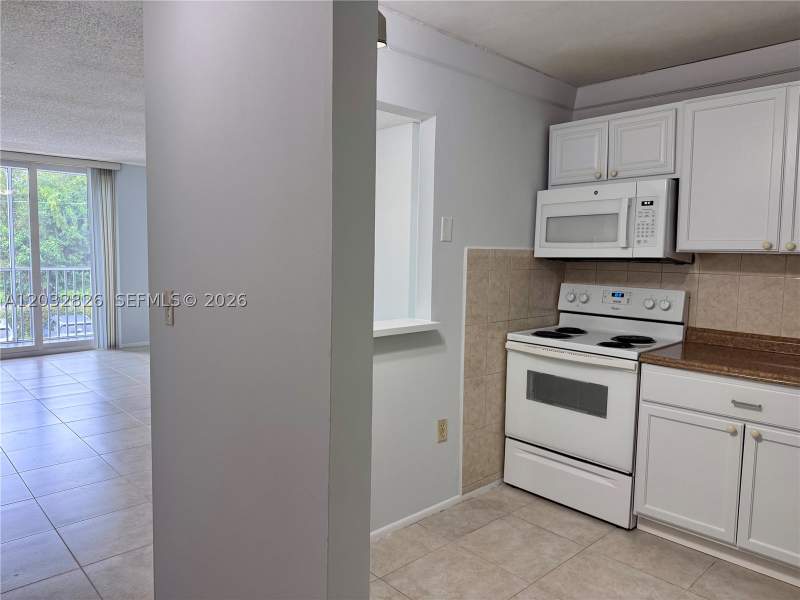 1 bedroom Condominium at 16950 W Dixie Hwy A232 Hwy 232, Woodside Apts Condo, North Miami Beach — photo 4