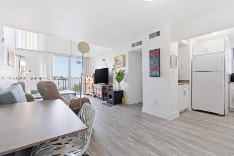 2 bedroom Condominium at 210 Fontainebleau Blvd 402, The Greens Condo, Miami — photo 2