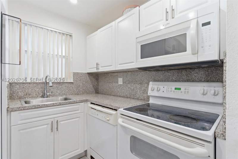 2 bedroom Condominium at 210 Fontainebleau Blvd 402, The Greens Condo, Miami — photo 5