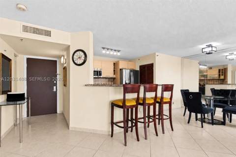 19701 E Country Club Dr 5604, Aventura FL - photo 6 of 17