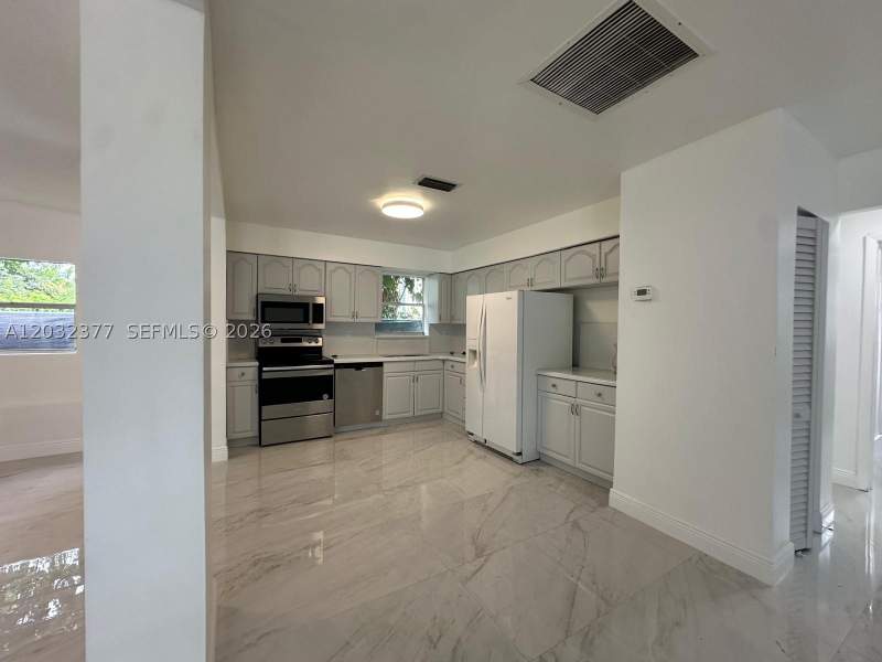 2 bedroom SingleFamilyResidence at 30245 SW 198th Ave, Nob Hill, Homestead — photo 2