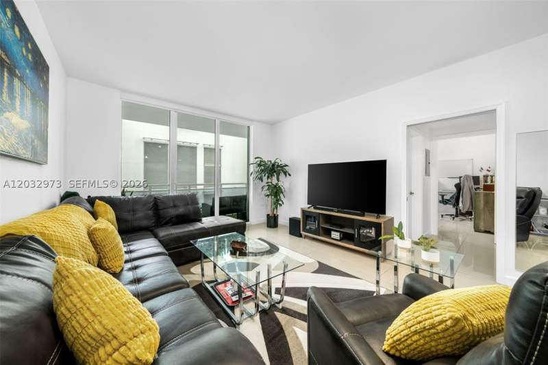 1 bedroom Condominium at 950 Brickell Bay Dr 803, The Plaza 851 Brickell Co, Miami — photo 2