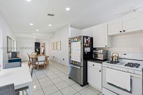 19080 NW 77th Ct, Hialeah FL - photo 16 of 38