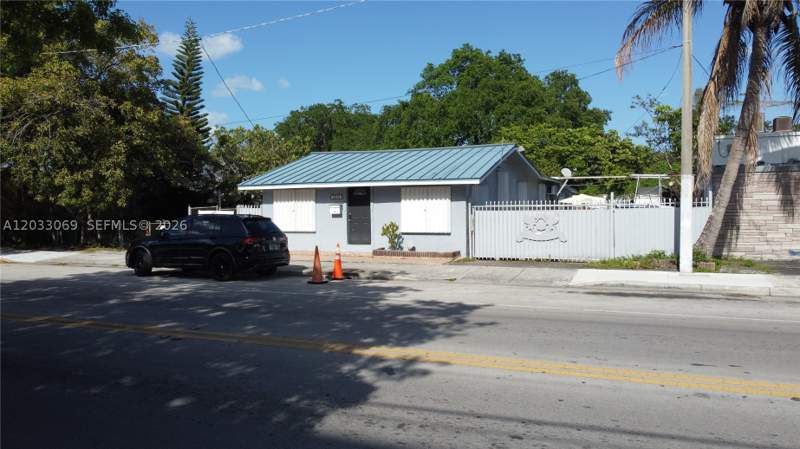 3 bedroom SingleFamilyResidence at 5501 NW 2nd Ave, Railway Shops Addn 1st Ad, Miami — photo 2