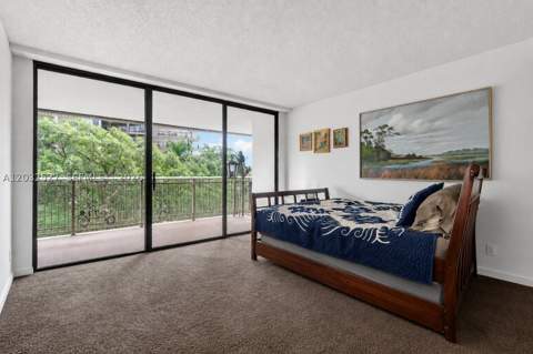 2901 S Bayshore Dr 4A, Miami FL - photo 13 of 32