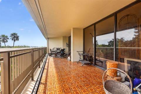 2901 S Bayshore Dr 4A, Miami FL - photo 16 of 32