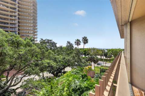 2901 S Bayshore Dr 4A, Miami FL - photo 18 of 32