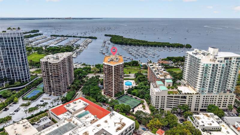 2 bedroom Condominium at 2901 S Bayshore Dr 4A, Yacht Harbour Condo, Miami — photo 2
