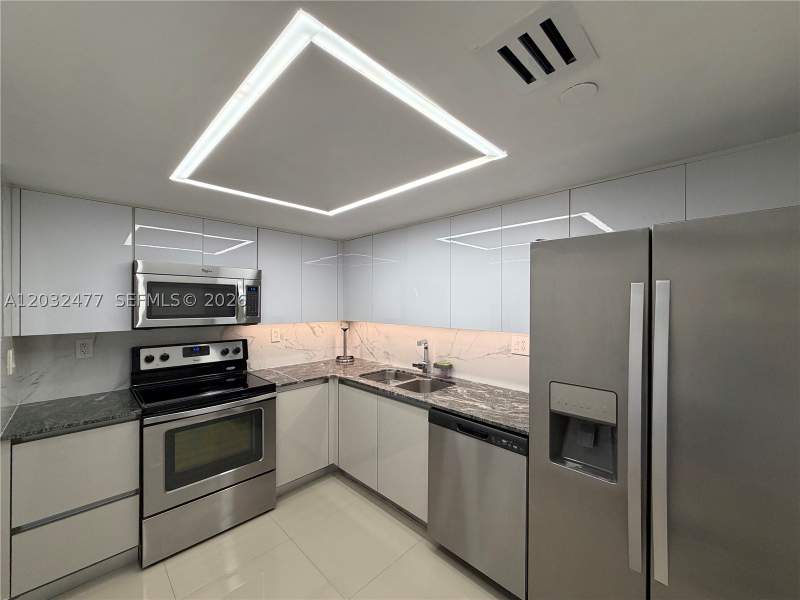 1 bedroom Condominium at 3300 NE 192nd St 1109, Parc Central Aventura Eas, Aventura — photo 2
