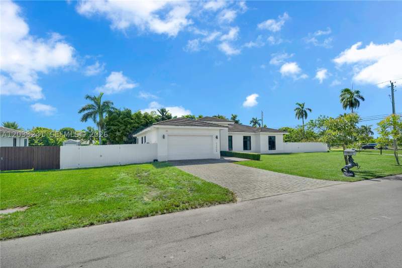 5 bedroom SingleFamilyResidence at 32008 SW 199th Pl, Oakwood Grove, Homestead — photo 2