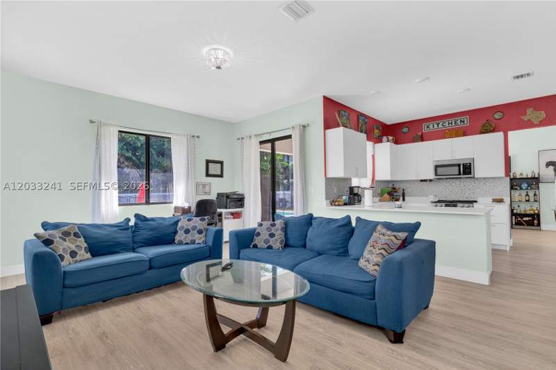 5 bedroom SingleFamilyResidence at 32008 SW 199th Pl, Oakwood Grove, Homestead — photo 4