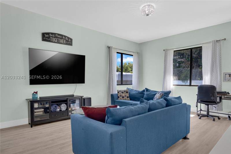 5 bedroom SingleFamilyResidence at 32008 SW 199th Pl, Oakwood Grove, Homestead — photo 5