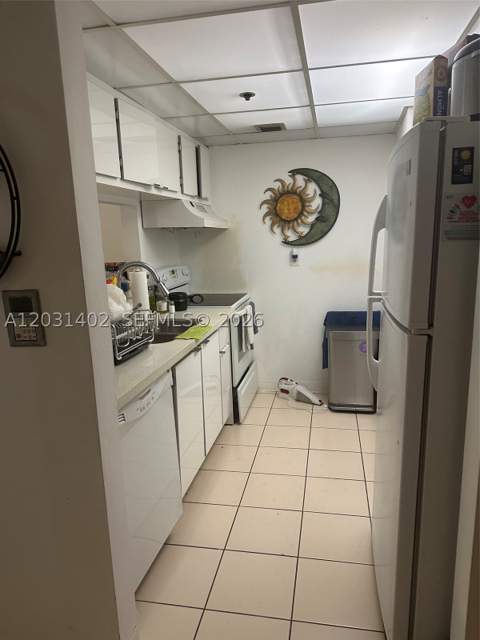 7601 E Treasure Dr 610, North Bay Village FL - photo 6 of 8