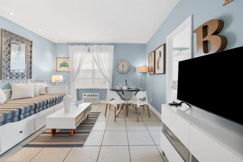1 bedroom Condominium at 3030 Collins Ave 4E, The Madison Condo, Miami Beach — photo 2