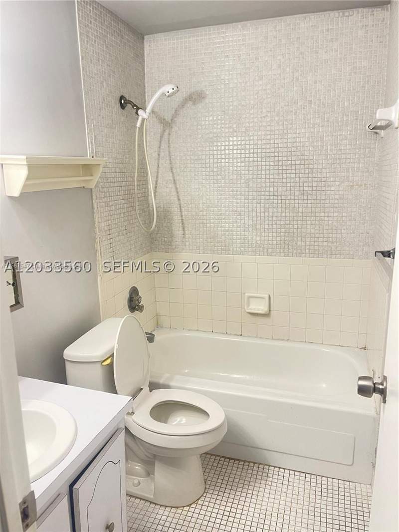 2 bedroom Condominium at 10383 N Kendall Dr N5, Kendall Acres Condo Bldg, Miami — photo 2