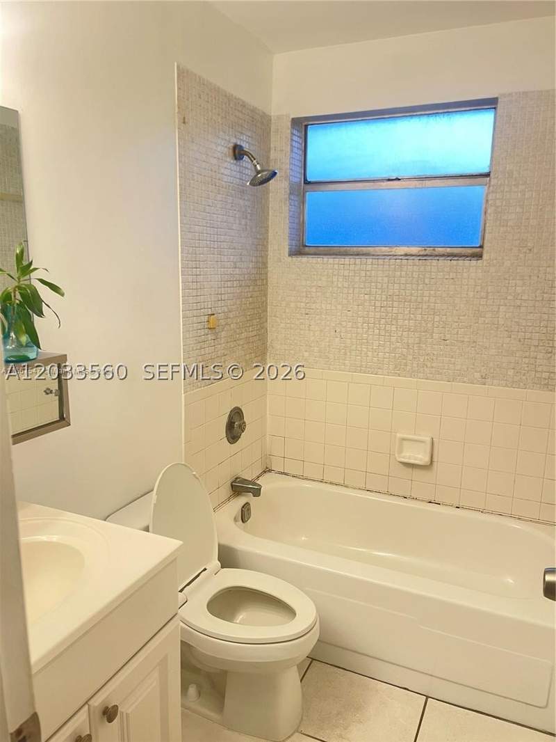 2 bedroom Condominium at 10383 N Kendall Dr N5, Kendall Acres Condo Bldg, Miami — photo 4