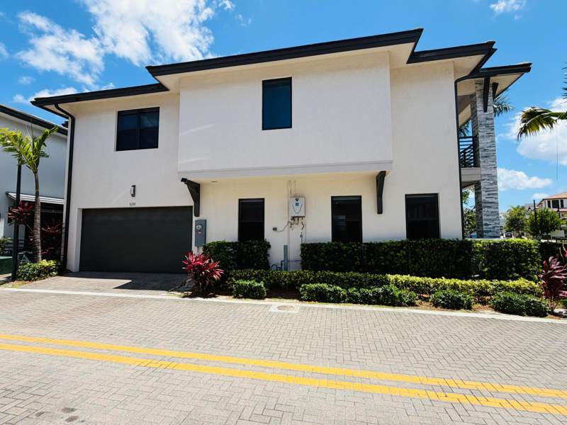 3 bedroom SingleFamilyResidence at 8288 NW 44th Terrace, Downtown Doral South Phase, Doral — photo 5
