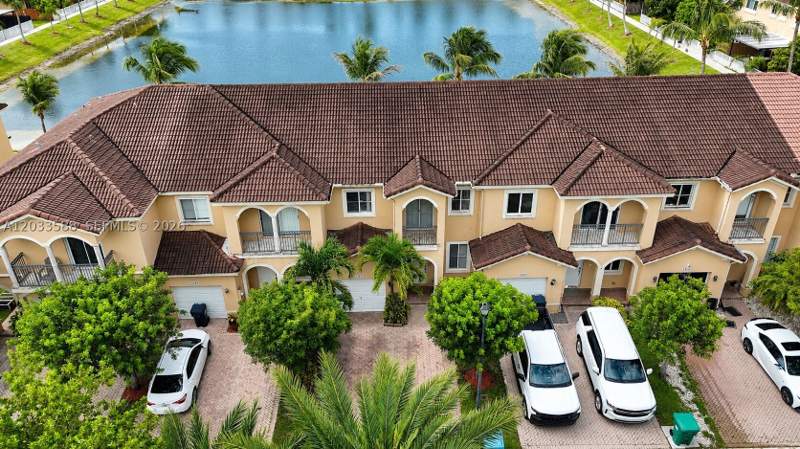 3 bedroom Townhouse at 16590 SW 70th St, Sunset Lake Townhomes, Miami — photo 2