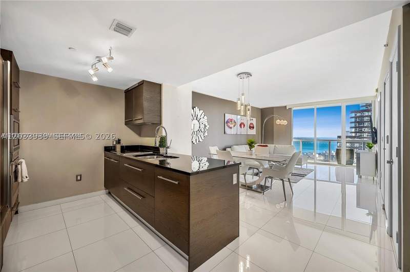 2 bedroom Condominium at 485 Brickell Ave 3109, Icon Brickell Condo No 3, Miami — photo 4