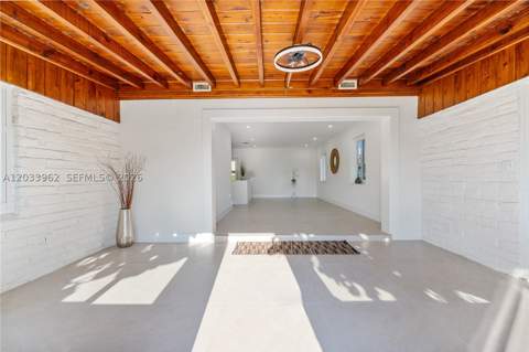 1044 NE 4th Ave, Homestead FL - photo 8 of 30