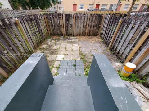 300 NW 84th Ter 300, Miami FL - photo 15 of 21