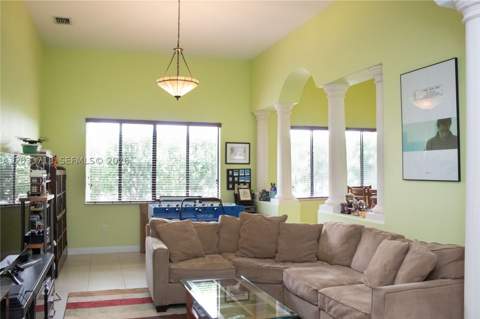 7645 SW 193rd Ln, Cutler Bay FL - photo 6 of 44
