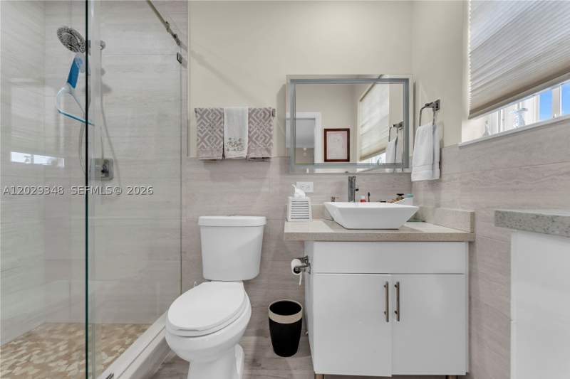 4 bedroom SingleFamilyResidence at 884 W 72nd Pl, Meadows Park, Hialeah — photo 3