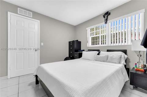 884 W 72nd Pl, Hialeah FL - photo 6 of 53