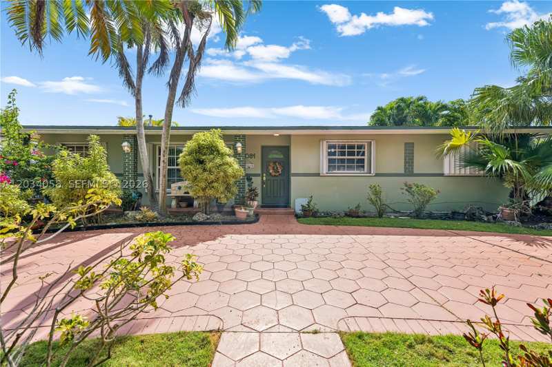 4 bedroom SingleFamilyResidence at 6081 SW 109th Ct, Westwood Estates 1st Addn, Miami — photo 1