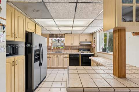 6081 SW 109th Ct, Miami FL - photo 11 of 47
