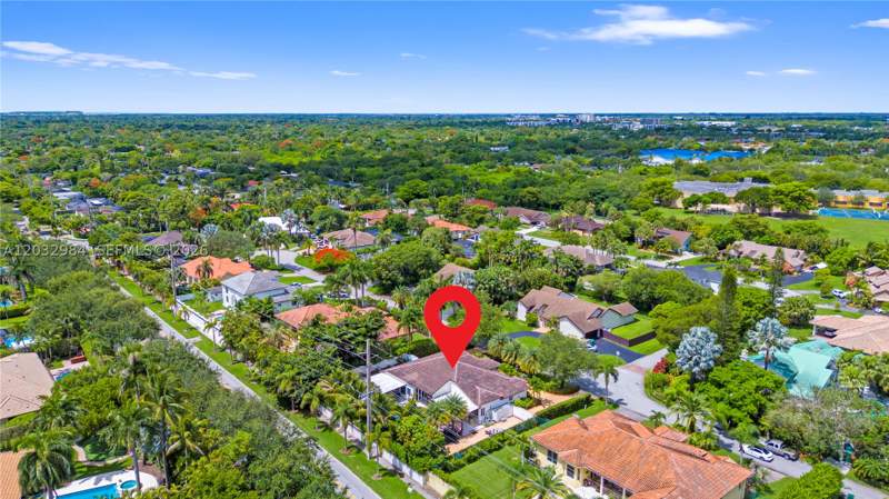4 bedroom SingleFamilyResidence at 16601 SW 87th Ct, The Landings Sec 1, Palmetto Bay — photo 4