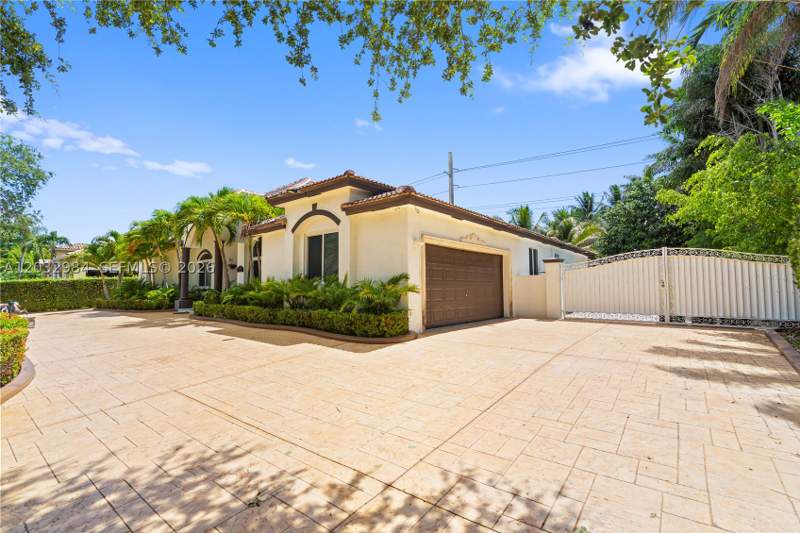 4 bedroom SingleFamilyResidence at 16601 SW 87th Ct, The Landings Sec 1, Palmetto Bay — photo 5
