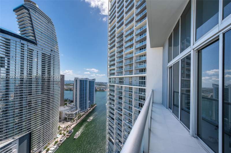 2 bedroom Condominium at 475 Brickell Ave 4115, Iconbrickell Condo No 1, Miami — photo 3